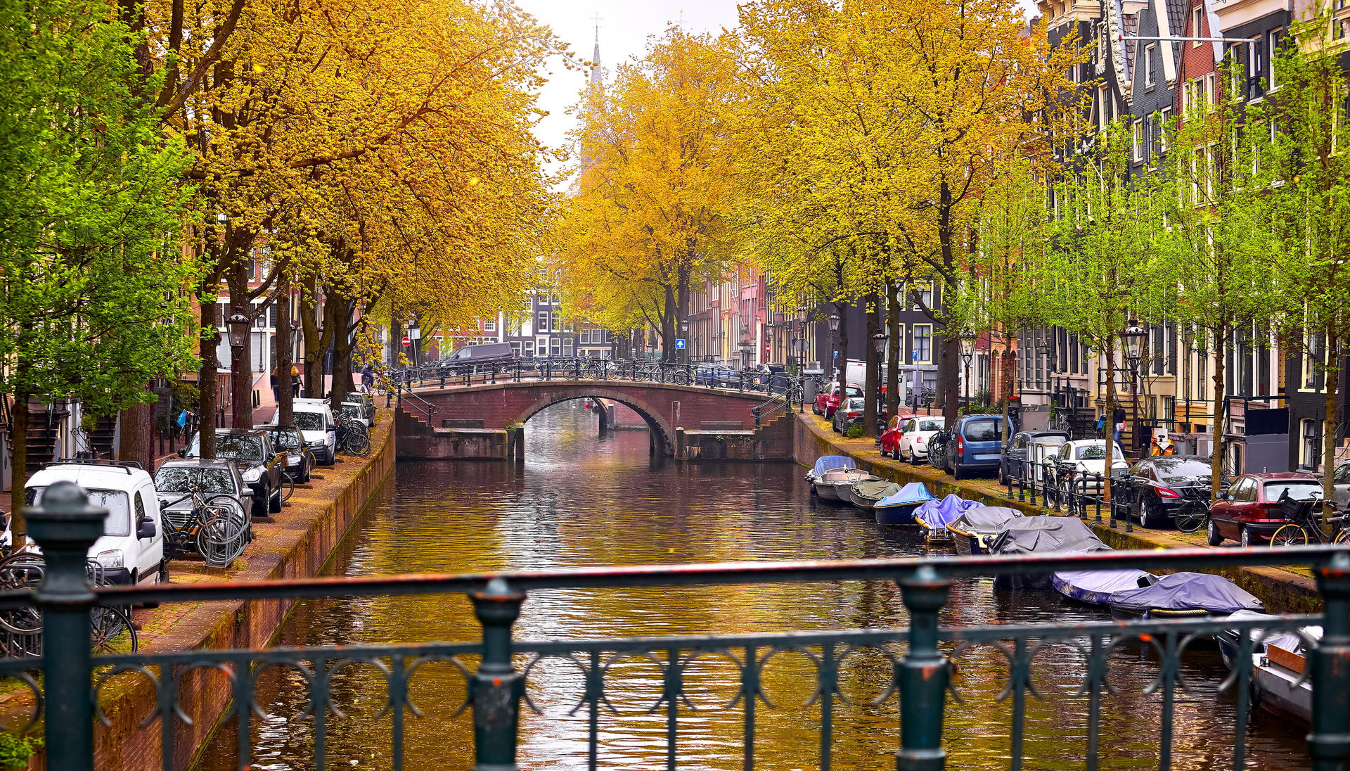 Amsterdam grachten en historische gebouwen